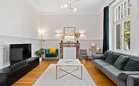 Sleek And Sophisticated In Prime Location
